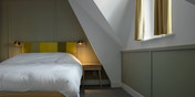 detail van een kamer in Hotel LIGHT te Rotterdam